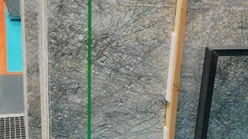 选择石材运费的计费标准，需要根据实际情况来确定。以下是一些建议：